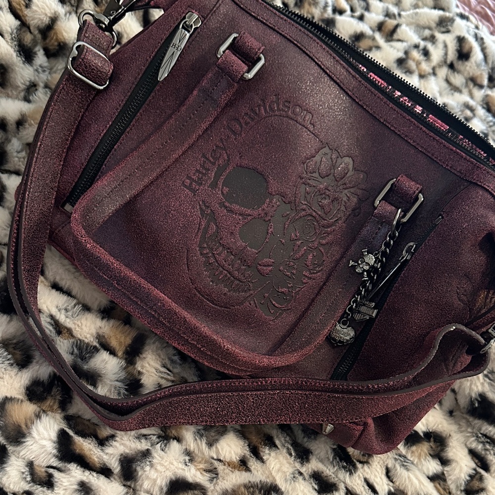 Harley-Davidson Burgundy Shoulder Bag with Skull Embossing - Picture 5 of 12
